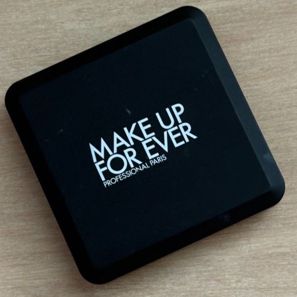 Make Up For Ever HD Skin Perfecting Pressed Powder - Shade 1.1 Light- Brand New